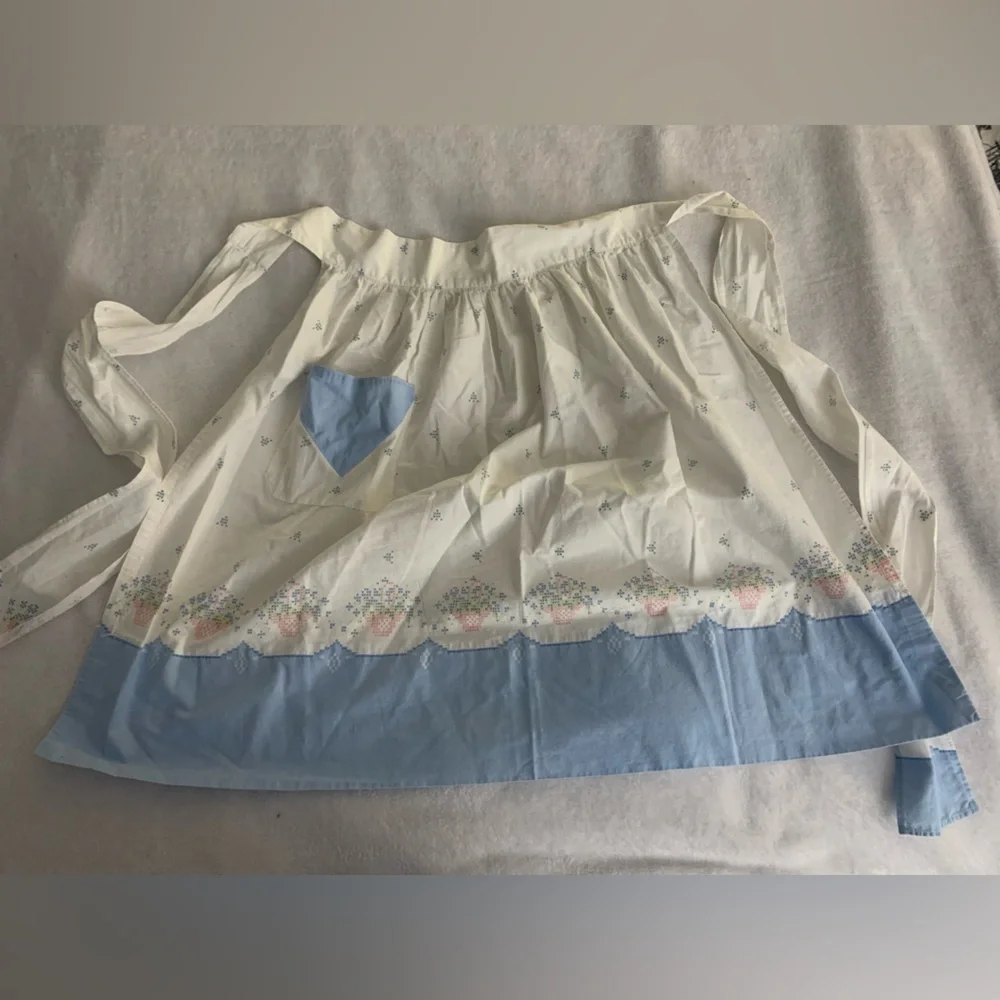 Vintage Half Apron Blue And White Floral Teapot Print Pocket Cottagecore 50s 60s